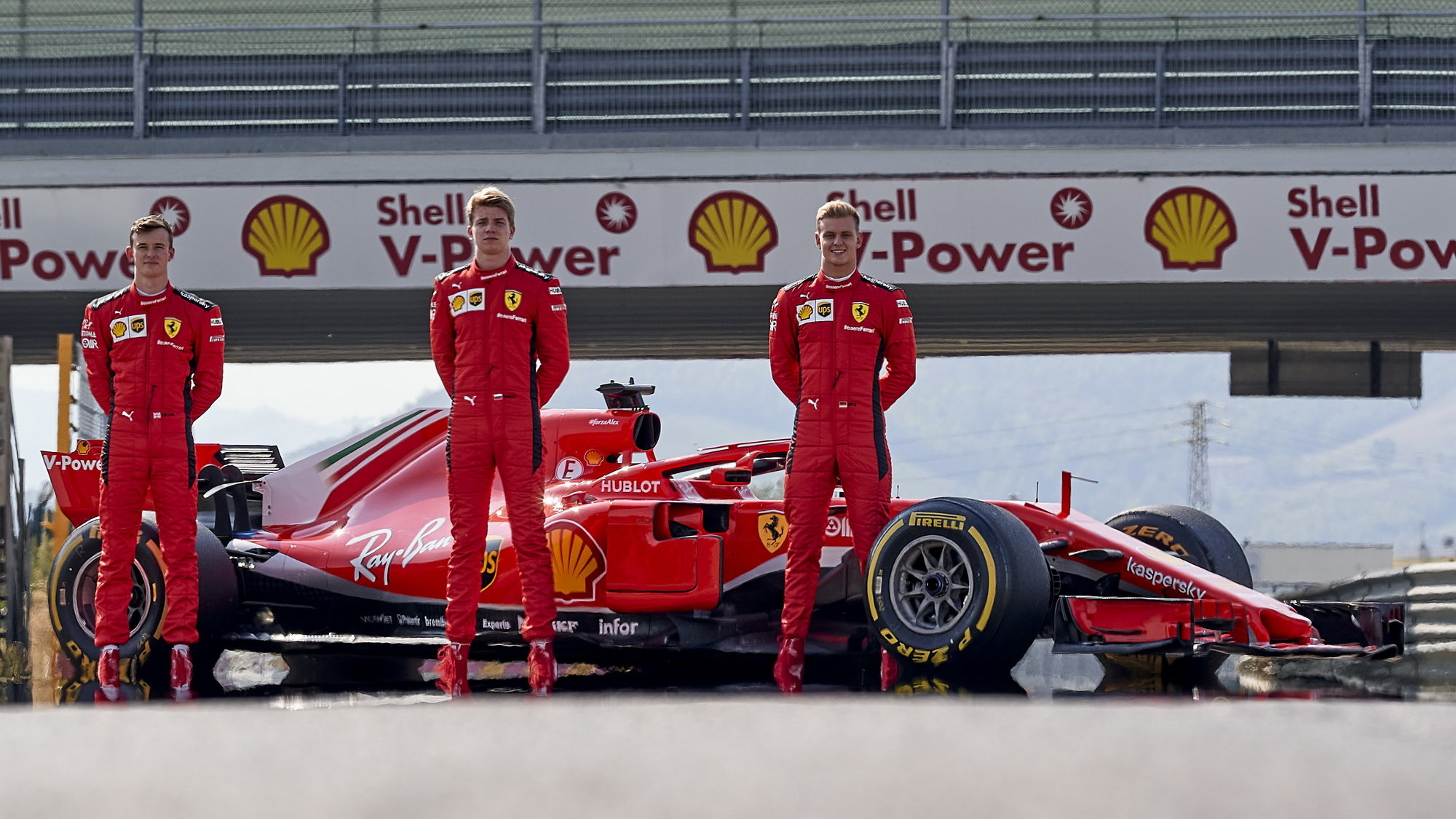 Společné foto mladých talentů Ferrari