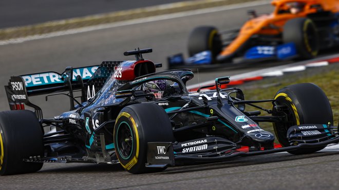 Lewis Hamilton počas závodu na Nürburgringu
