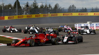 Sebastian Vettel a Kevin Magnussen počas závodu na Nürburgringu