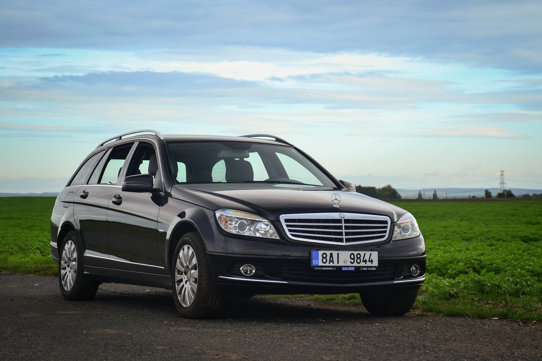 Mercedes-Benz C 200 je stále ještě poměrně moderní, dobře vypadající, spolehlivý a za slušné peníze