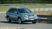 Lexus RX 400h využívá koordinované souhry benzínového motoru 3,3 litru V6 a elektromotorů na obou nápravách