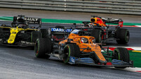 Carlos Sainz a Daniel Ricciardo v závodě v Turecku