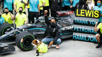 Lewis Hamilton slaví 7. titul mistra světa po závodě v Turecku