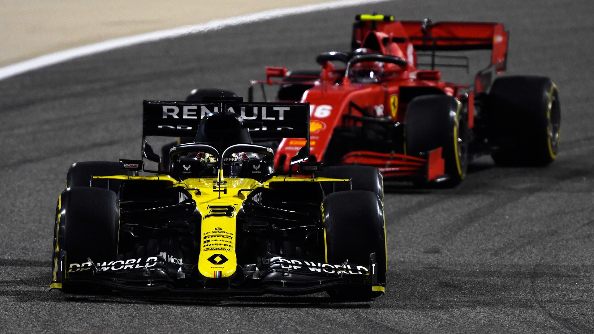 Daniel Ricciardo a Charles Leclerc v závodě v Bahrajnu