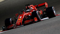 Sebastian Vettel s vozem SF1000 v Bahrajnu