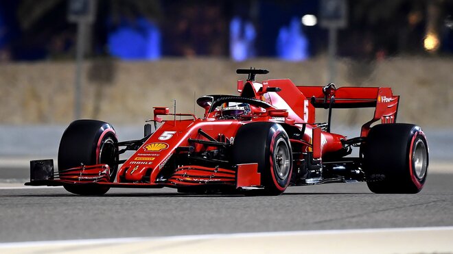 Sebastian Vettel v kvalifikaci v Sáchiru