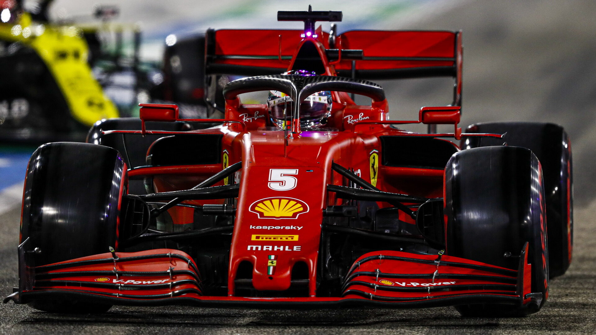 Sebastian Vettel v kvalifikaci v Sáchiru
