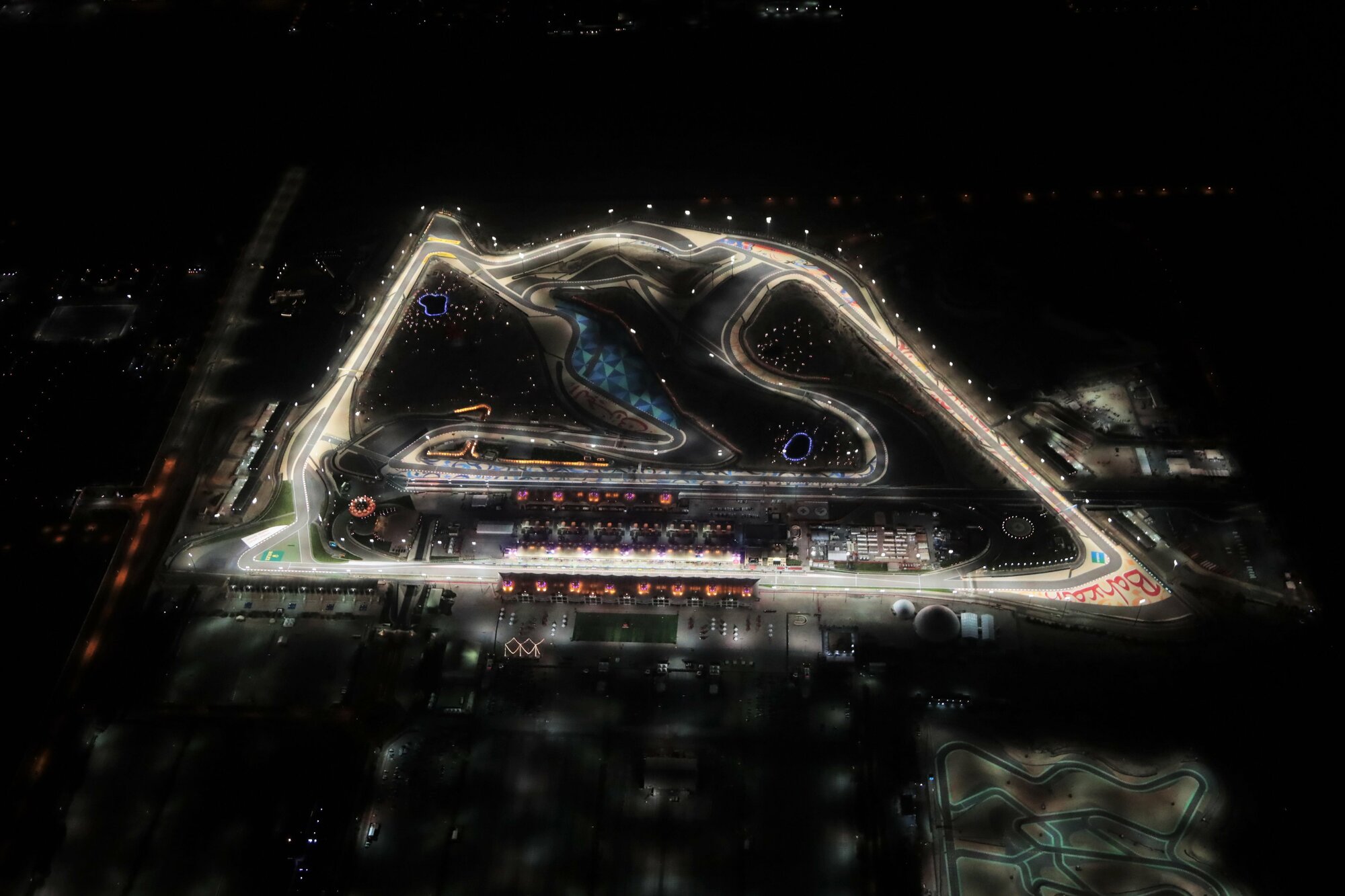 Letecký pohled na okruh v Bahrajnu
