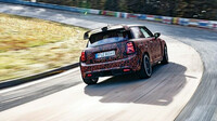 Mini týrá novou techniku pro elektrický John Cooper Works na slavném okruhu Nürburgring