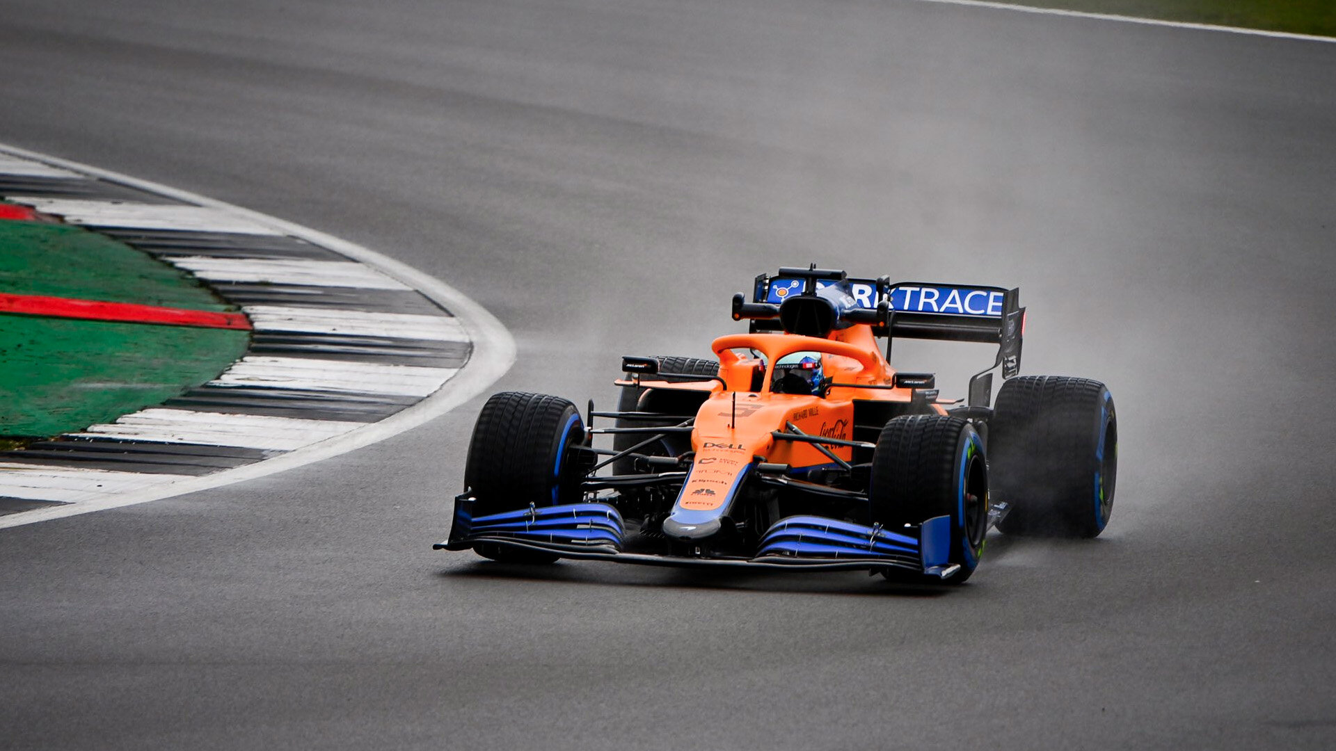 Daniel Ricciardo v Silverstone s novým McLarenem MCL35M