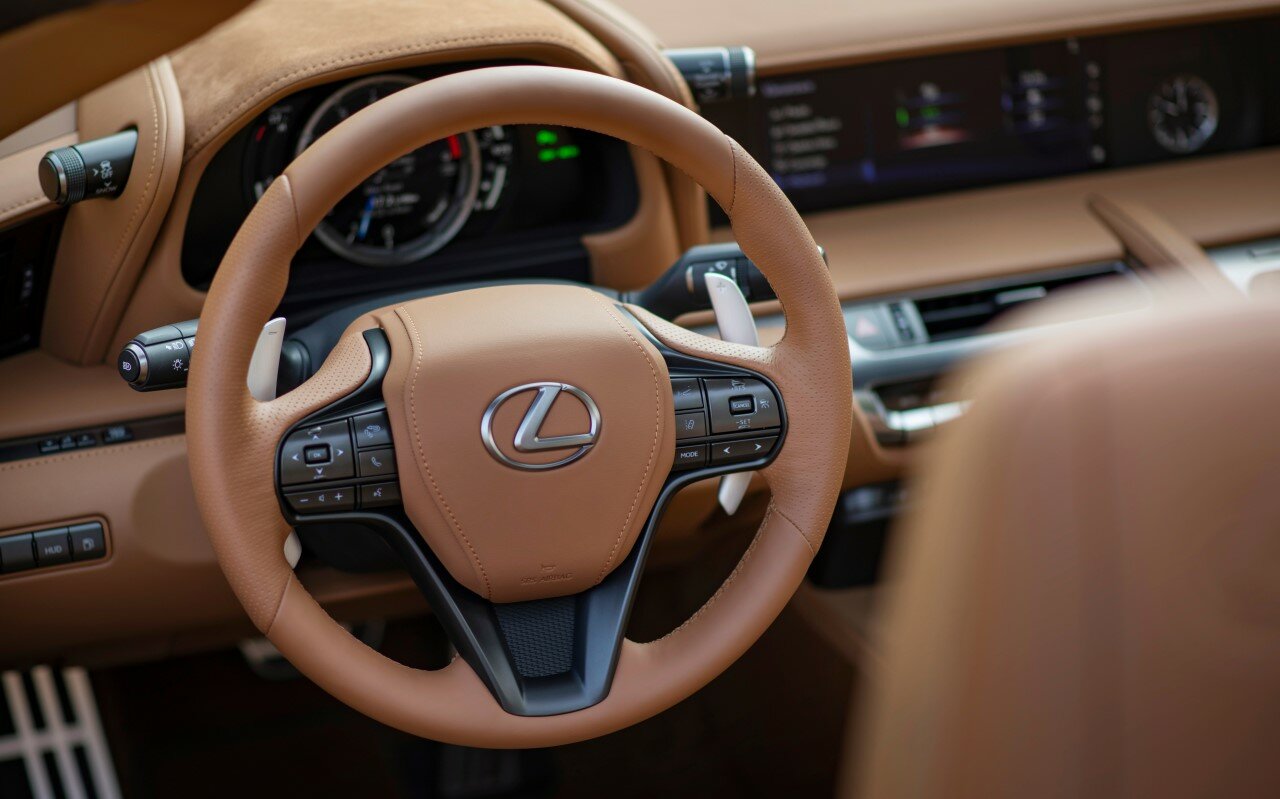 Lexus LC 500 Convertible - bohatě vybavená kabina se pyšní vysoce kvalitními materiály, pohodlím i atraktivitou