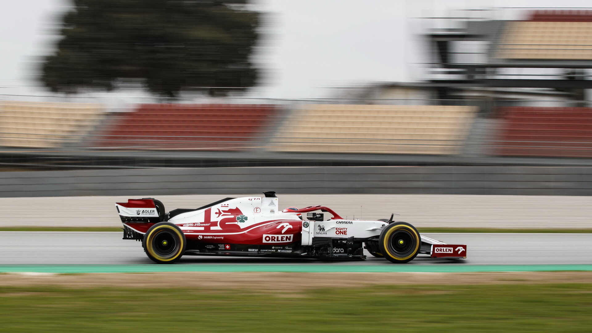 Alfa Romeo s novým vozem C41 během svého prvního testu v Barceloně