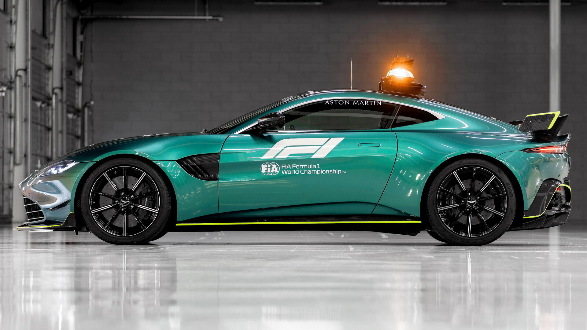 Safety car Aston Martinu pro sezónu 2021
