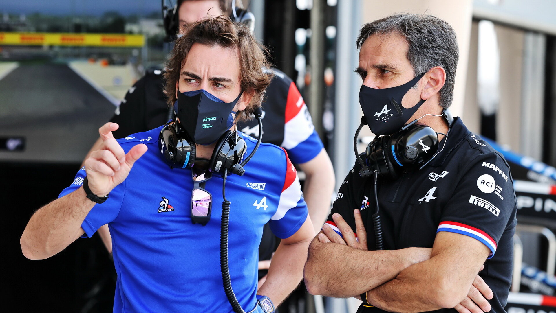 Fernando Alonso a Davide Brivio - první předsezonní testy v Bahrajnu