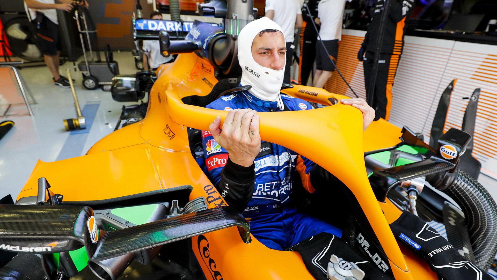 Sainze u McLarenu nahradil Ricciardo, jenž v Bahrajnu finišoval jako sedmý