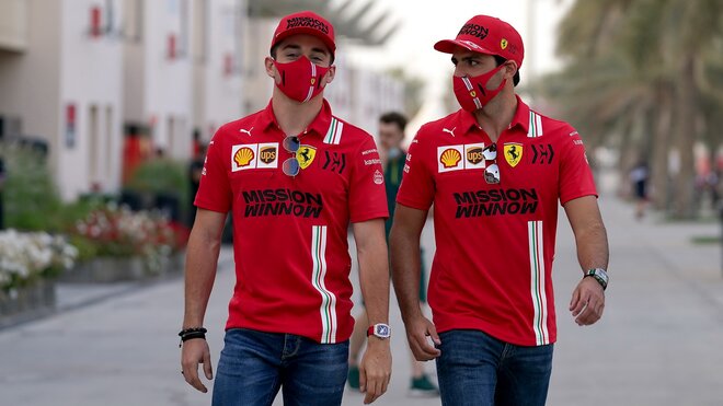 Charles Leclerc a Carlos Sainz v Bahrajnu