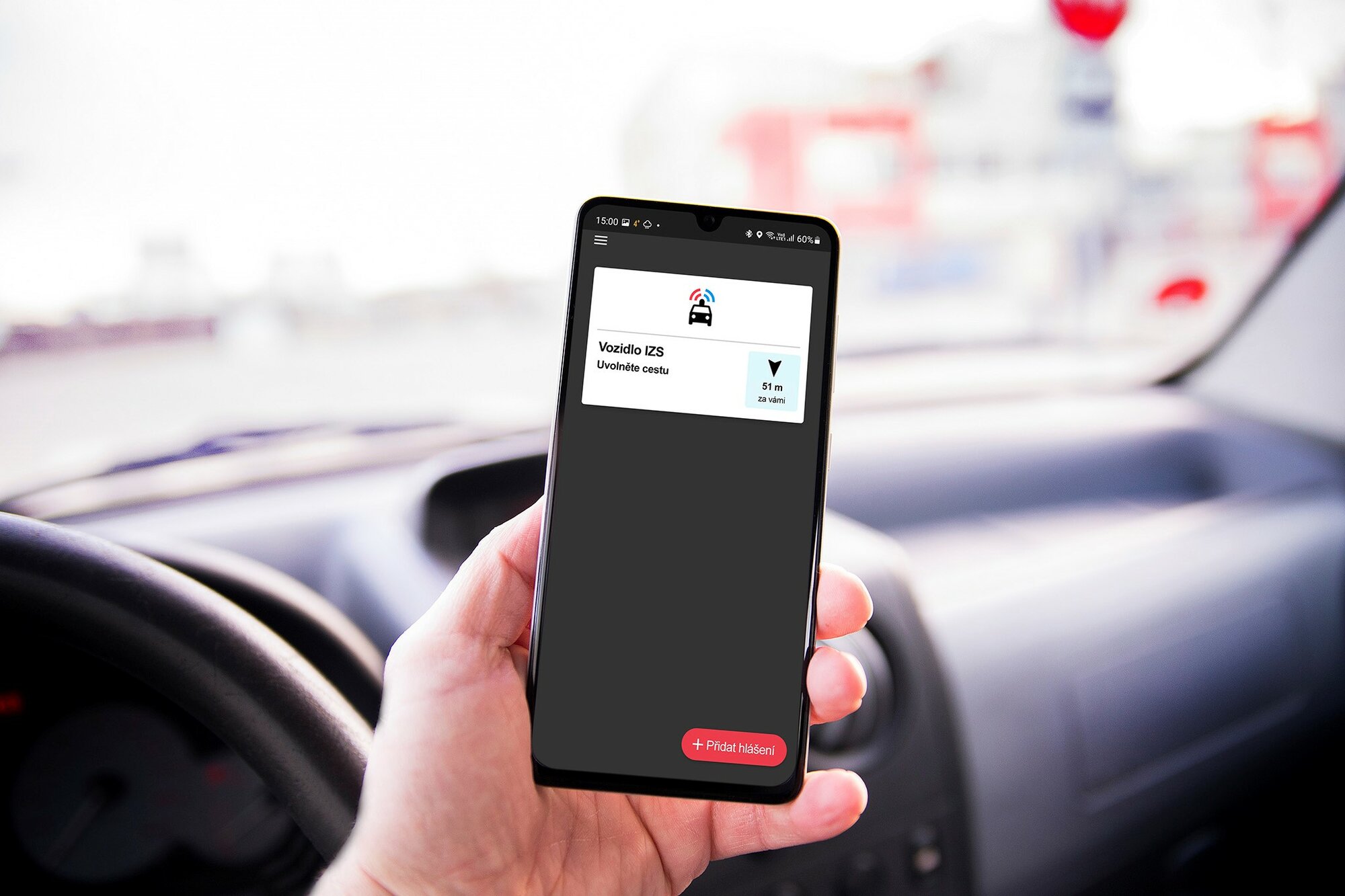 O2 v rámci projektu C-Roads představil mobilní aplikaci pro komunikaci automobilů navzájem, i s dalšími zařízeními