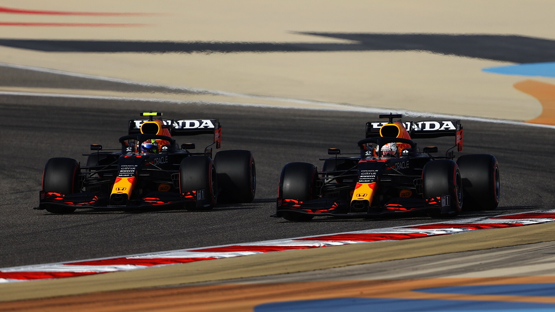 Sergio Pérez a Max Verstappen - sobotní trénink v Bahrajnu