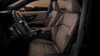 Lexus ES - moderní atmosféru na palubě vozu znásobují dekorativní prvky v novém provedení