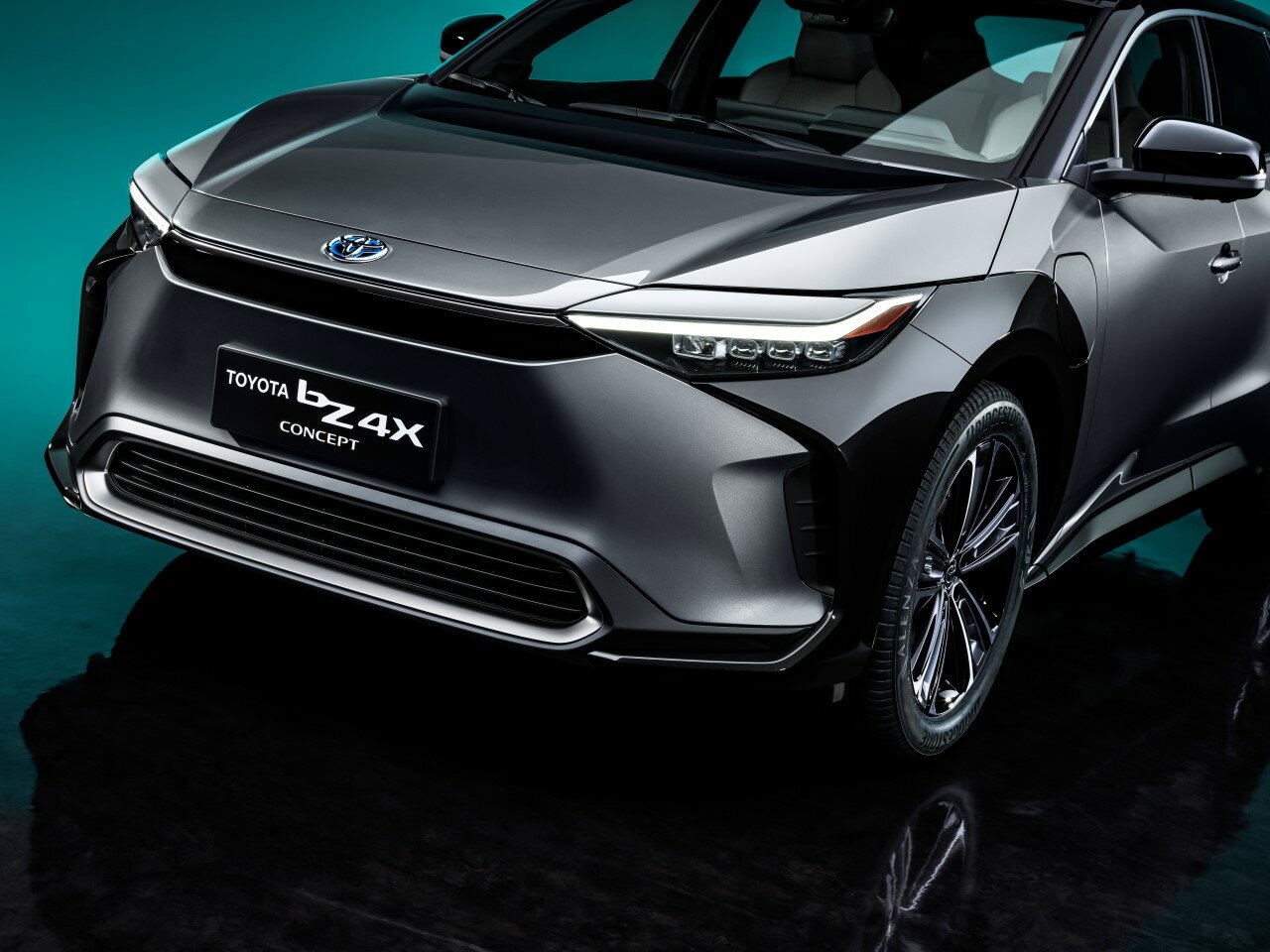 Toyota bZ4X - namísto klasické masky senzory, světla a aerodynamické prvky v údajně „žraločí“ podobě