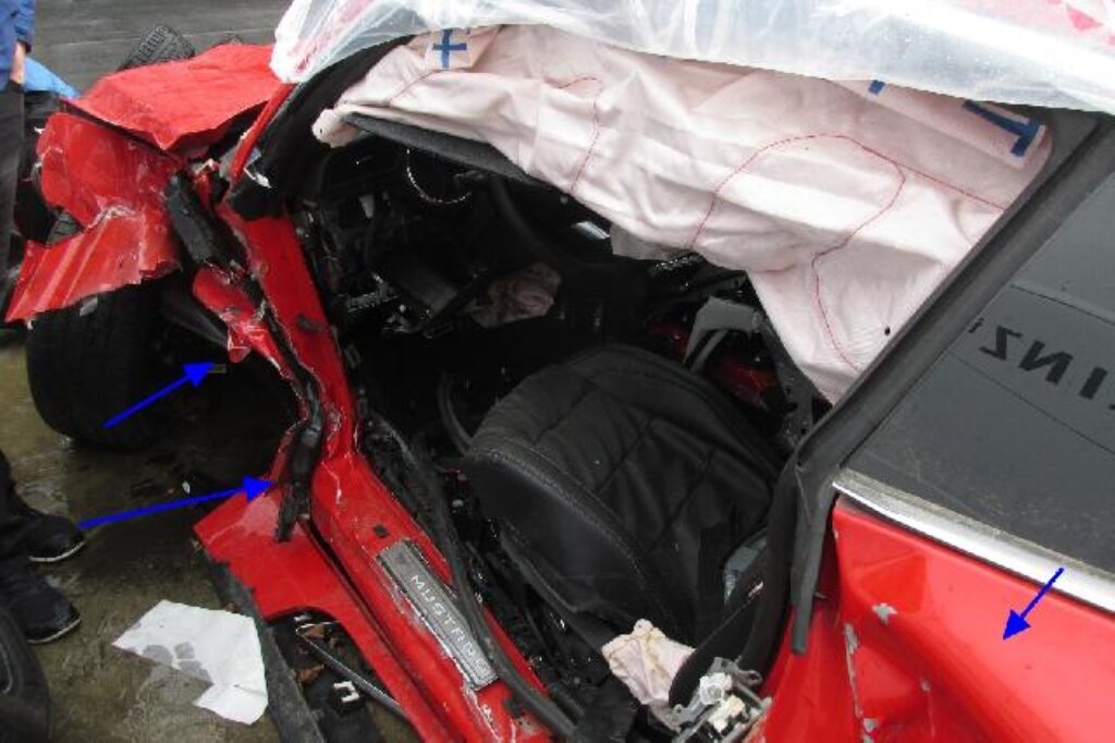 Ford Mustang po totální havárii, škoda 1,6 milionu Kč