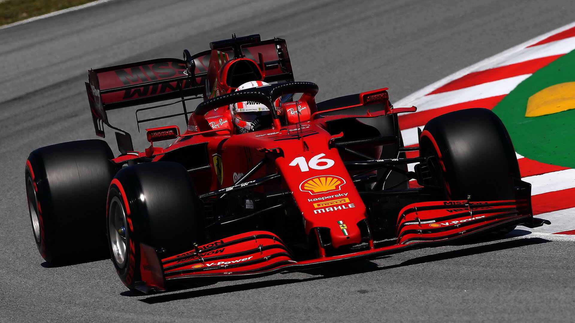 Ferrari se zlepšuje a McLarenu začíná pěkně zatápět