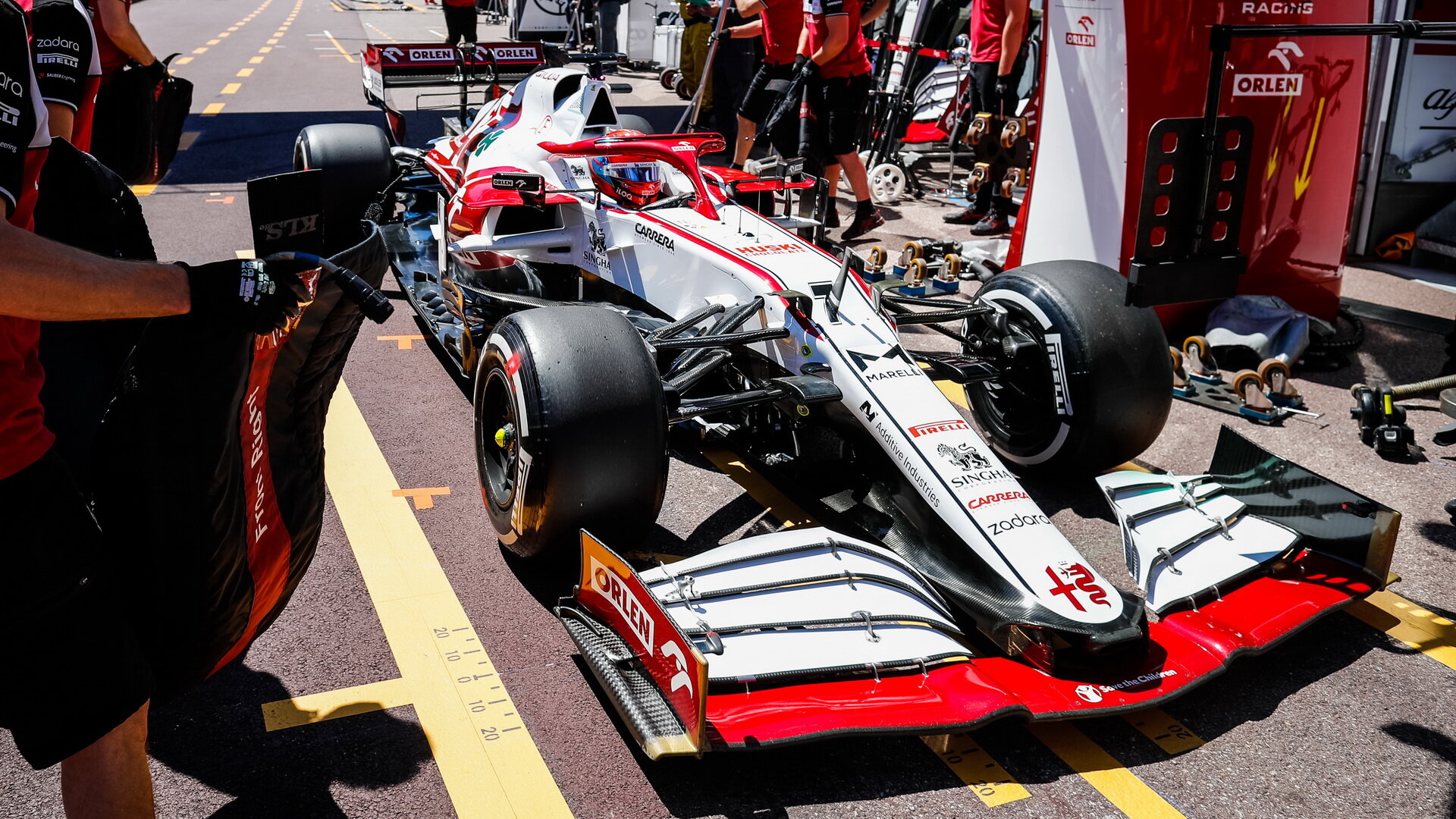Kimi Räikkönen při čtvrtečním tréninku v ulicích Monaka