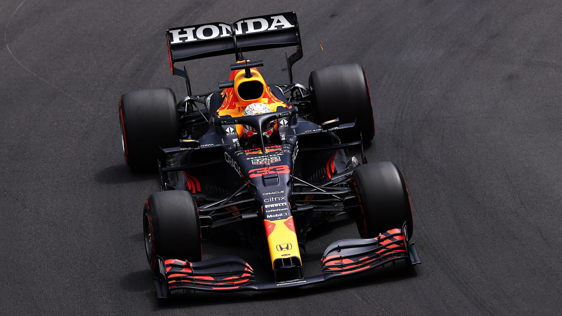 Max Verstappen v závodě v Monaku