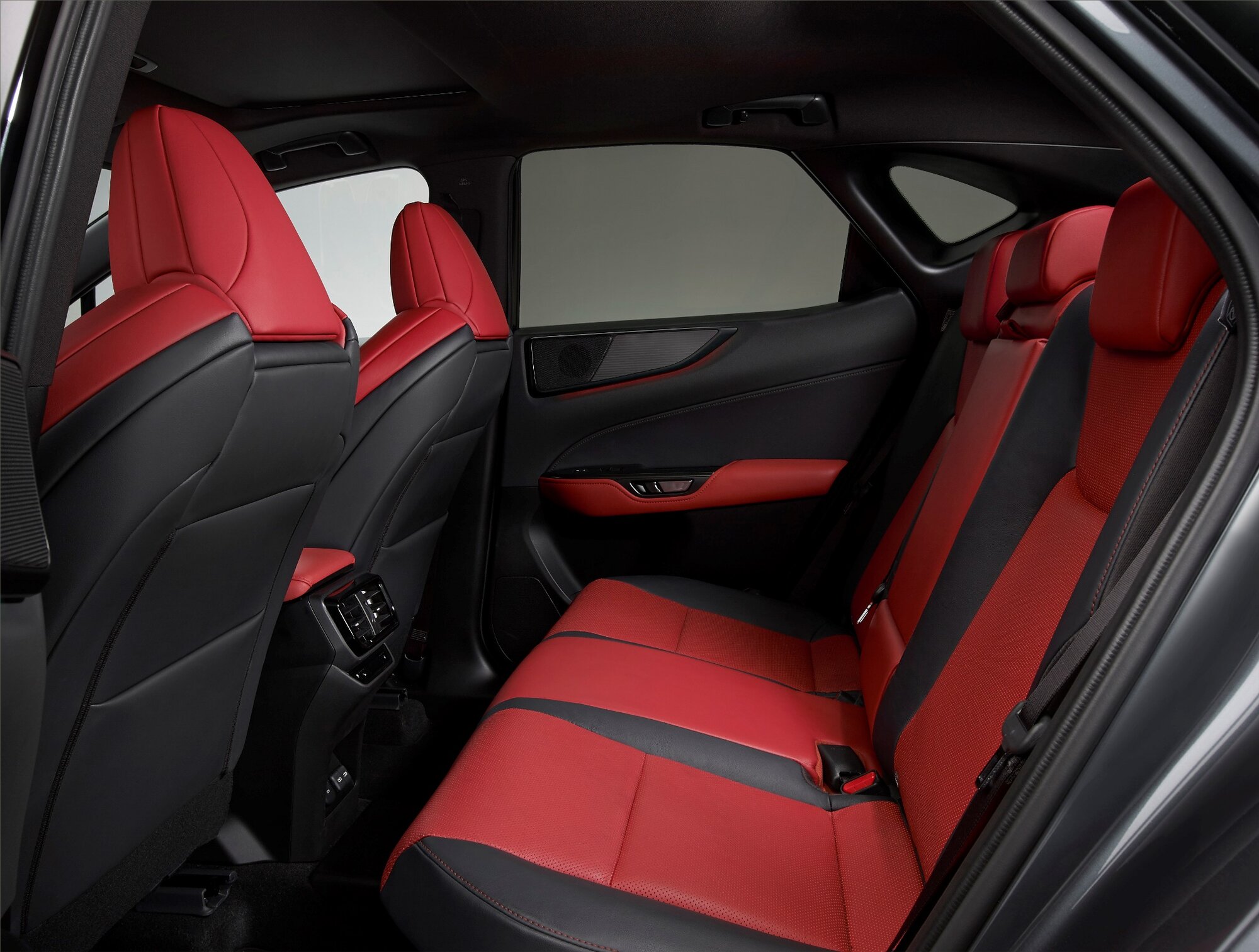 Dynamika, komfort, praktičnost, hospodárnost, kompletně nový Lexus NX představen