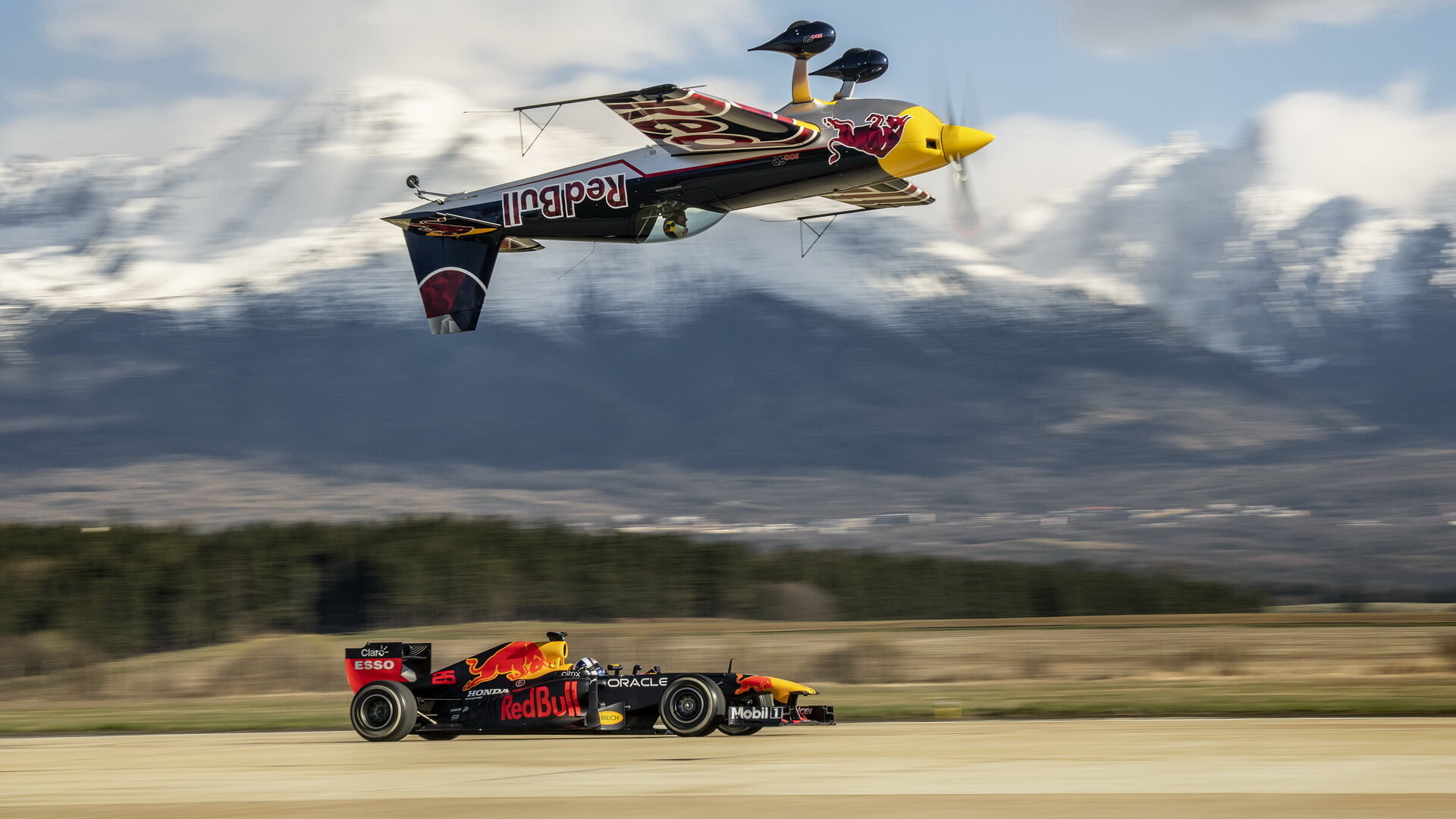 David Coulthard a Martin Šonka řádili na popradském letišti pod Vysokými Tatrami