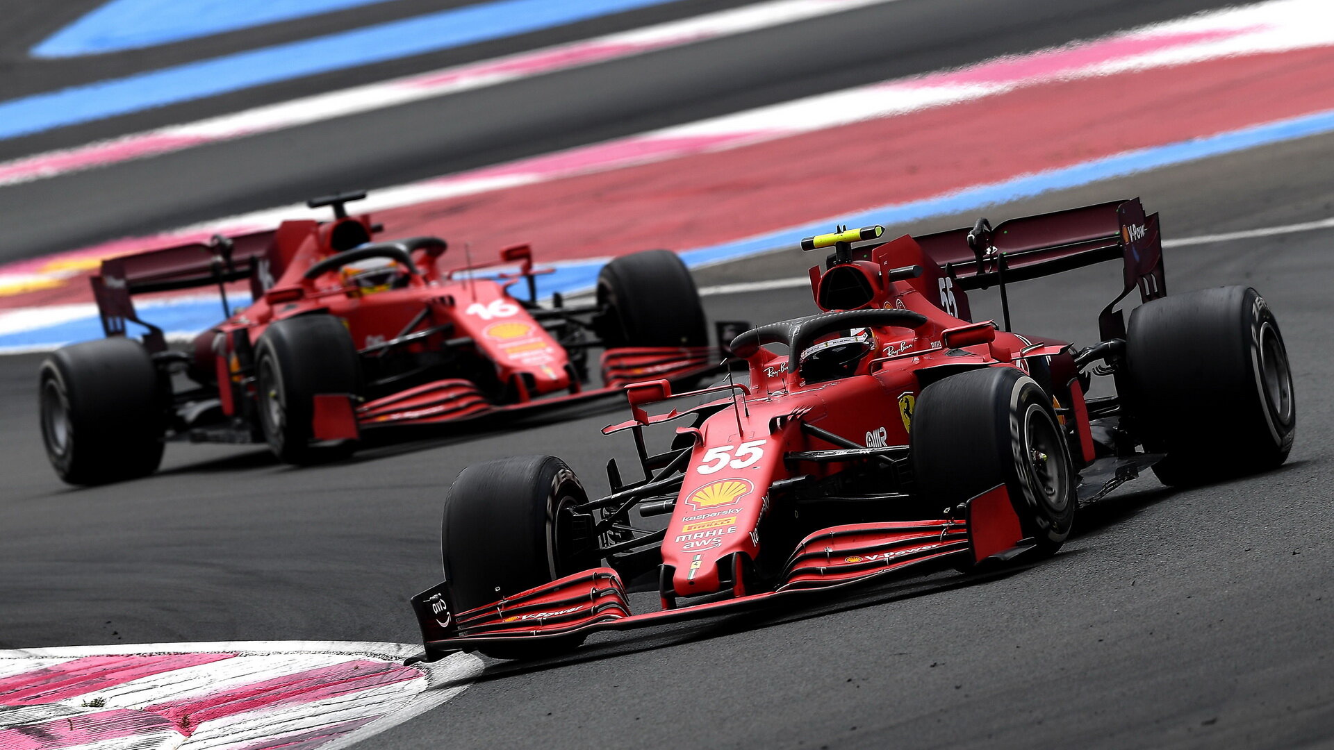 Carlos Sainz a Charles Leclerc čekají, že skončí hned za špičkou v podobě Mercedesu a Red Bullu