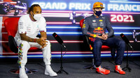 Lewis Hamilton a Max Verstappen na tiskovce po závodě ve Francii