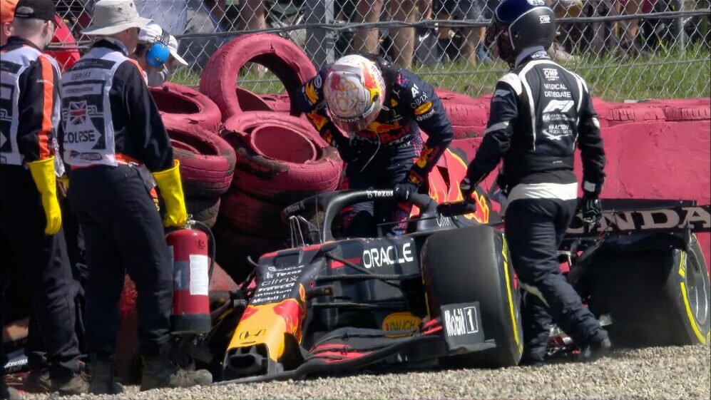 Max Verstappen po tvrdém nárazu (přetížení 51 G)