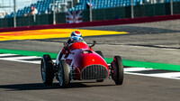 Charles Leclerc s historickým Ferrari 375F1 v Silverstone