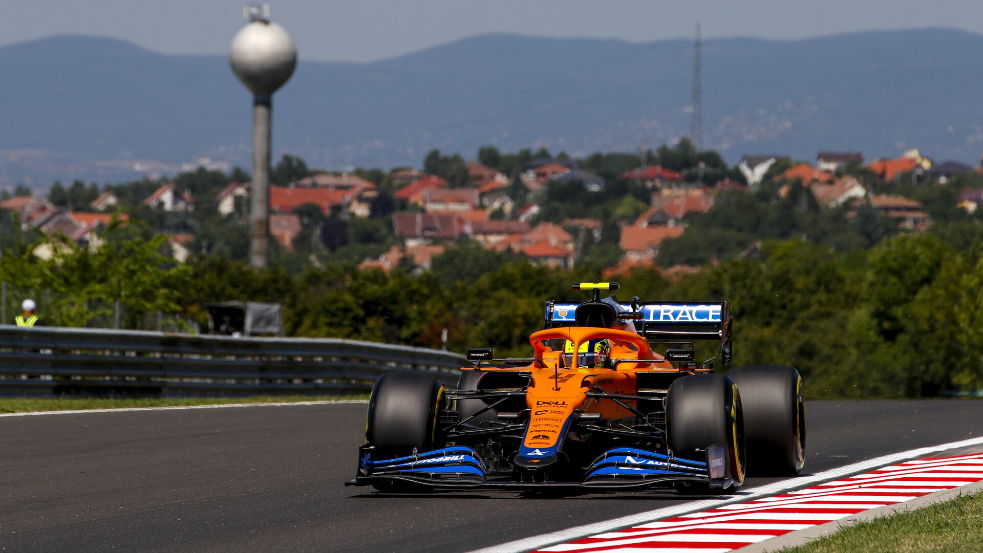 Lando Norris s McLarenem MCL35M v Maďarsku