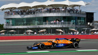 Lando Norris s McLarenem MCL35 v Silverstone