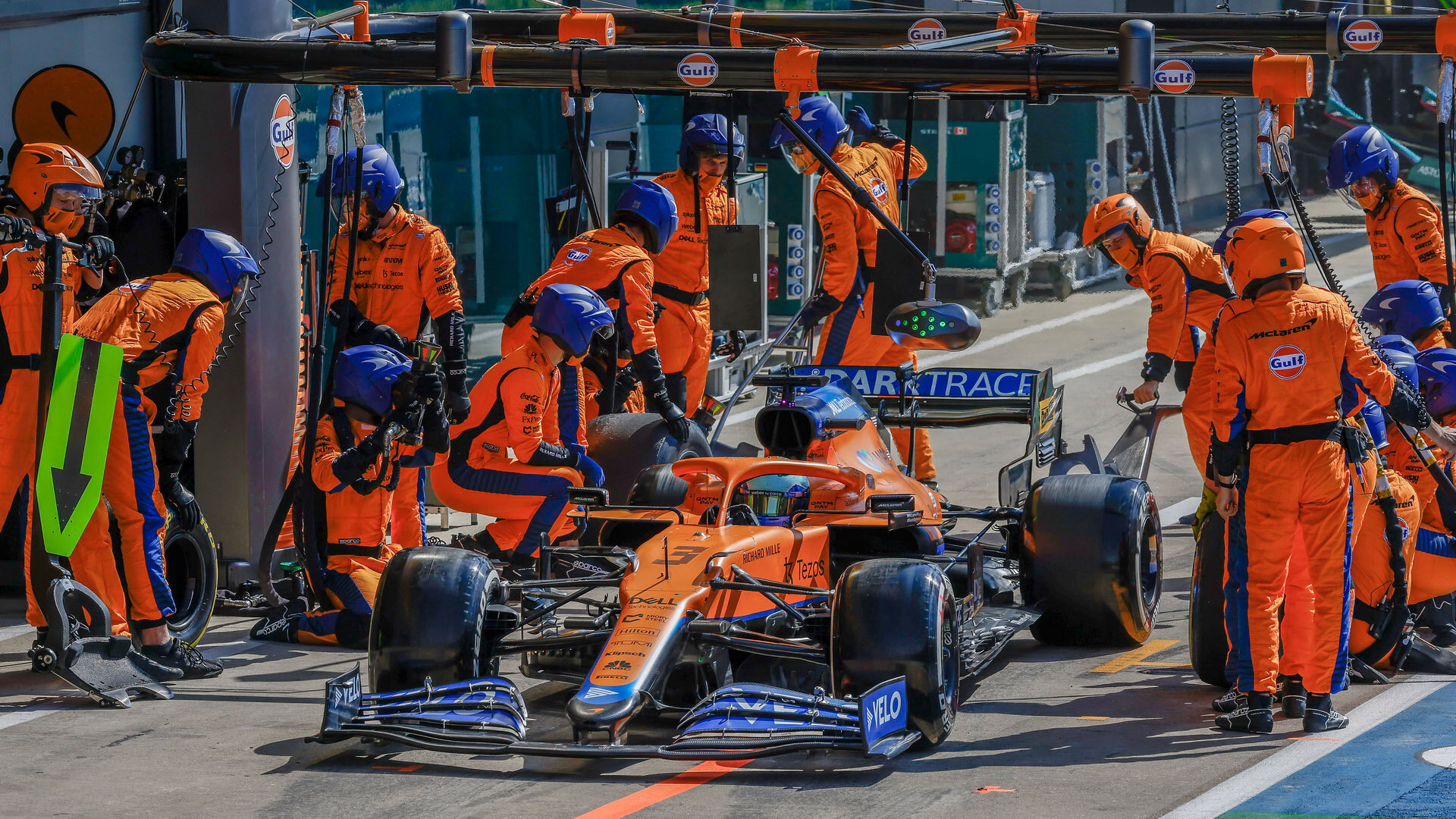 McLaren vyvíjí nové díly, aby v bitvě uspěl