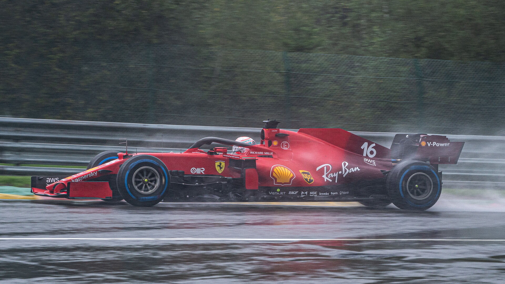 Charles Leclerc počas upršené neděle v Belgii