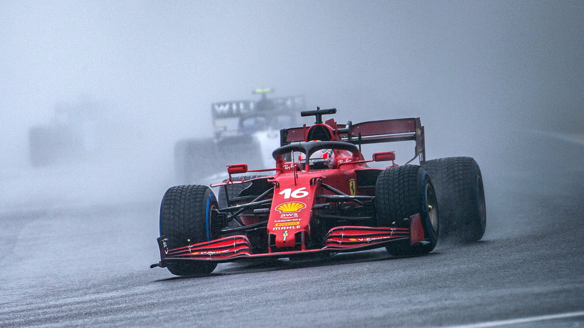 Carlos Sainz počas upršené neděle v Belgii