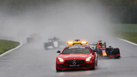 Safety Car počas upršené neděle v Belgii