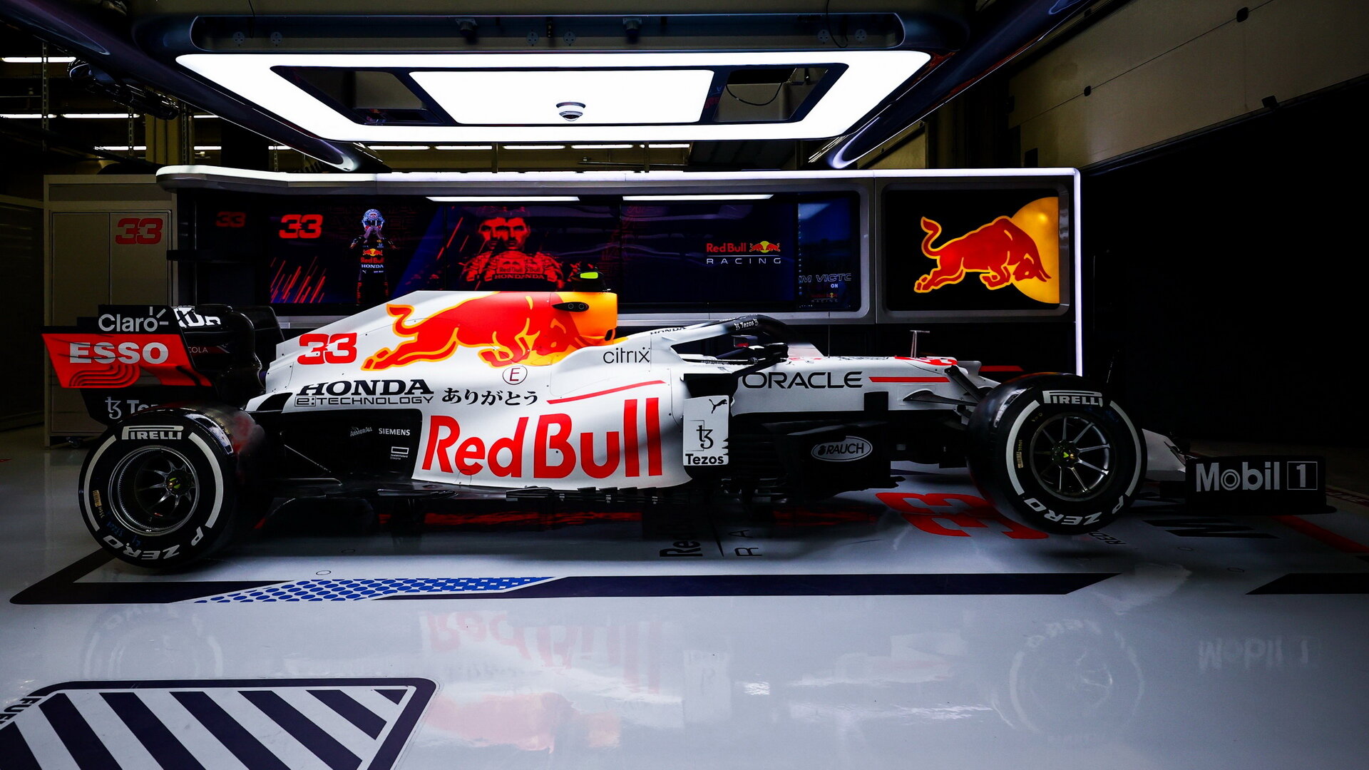 Red Bull i v závěru sezóny tvrdě pracuje na vylepšení svého vozu RB16B