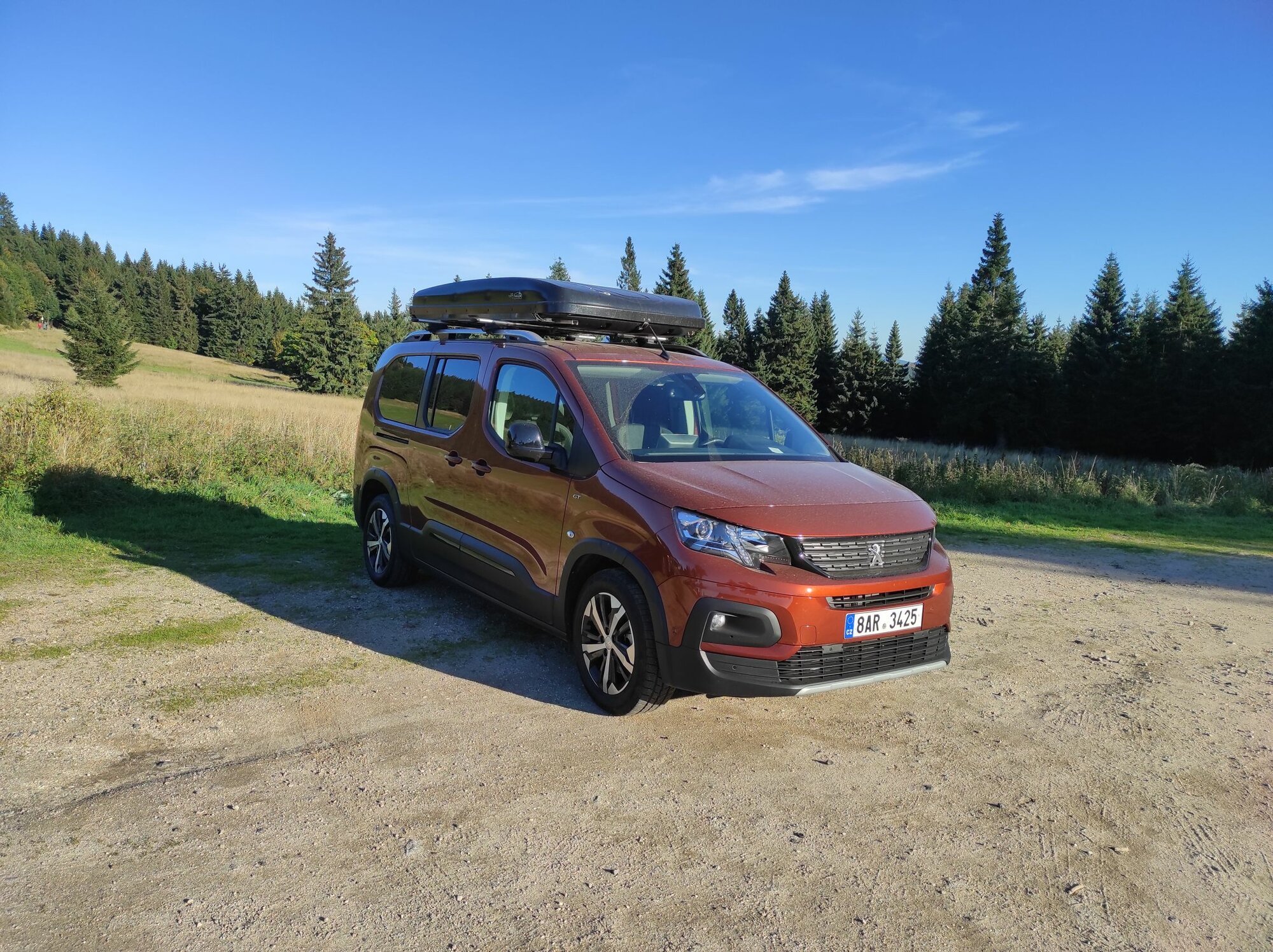 Peugeot Rifter se střešním stanem