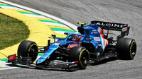 Esteban Ocon v sobotním sprintu v Brazílii