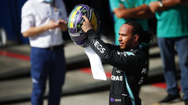 Lewis Hamilton si dojel pro vítězství v závodě v Brazílii