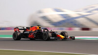 Max Verstappen se na startu propadne na 7. místo