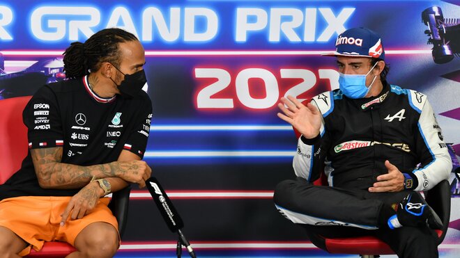 Fernando Alonso a Lewis Hamilton na tiskovce po závodě v Kataru