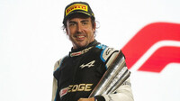 Fernando Alonso se svou trofejí za třetí místo po závodě v Kataru
