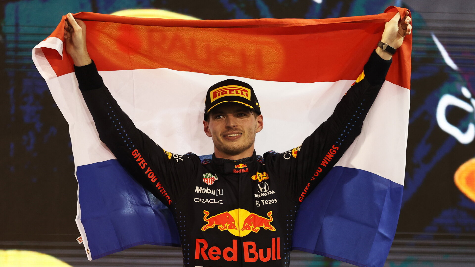 Max Verstappen vyhrál závod v Abú Zabí