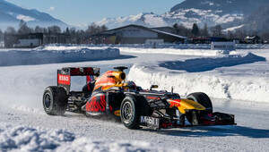 Max Verstappen s Red Bullem na zamrzlé trati v Zell am See