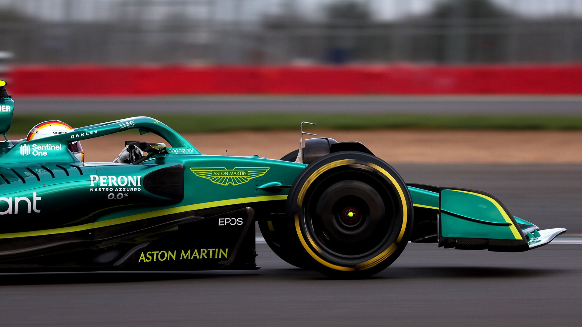 Sebastian Vettel při dalším testování vozu Aston Martin AMR22 v Silverstone